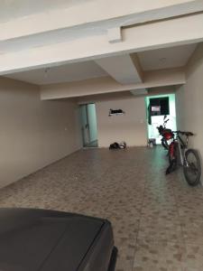 casa bem próxima a feira livre e do Santuário