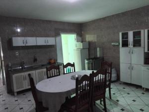 casa bem próxima a feira livre e do Santuário