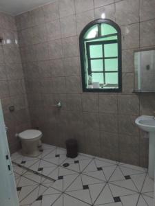 casa bem próxima a feira livre e do Santuário