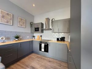 Spacious 2 Bed Apartment By CRSL