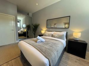 Spacious 2 Bed Apartment By CRSL