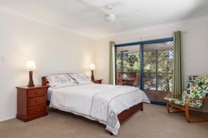 Mortimer - Rainbow Shores. Walk to beach