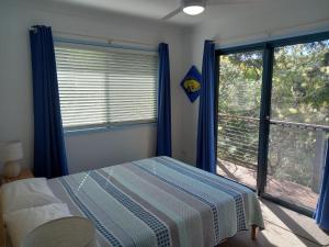 Mortimer - Rainbow Shores. Walk to beach