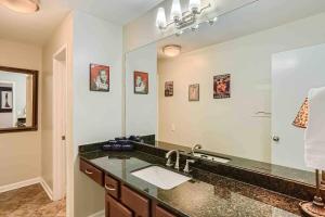 WineDown in Music City FREE Park POOL View