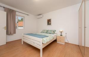 2 Bedroom Stunning Home In Medvida 