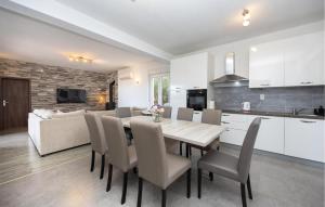 Cozy Home In Kastel Stafilic