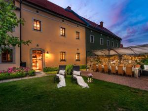 Holiday home in Hamburg with barbecue