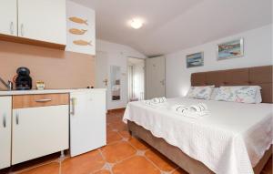 Beautiful Apartment In Karlobag