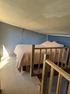 Cabaña con terraza vista al río