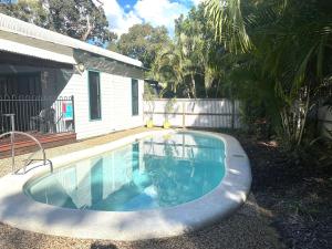 Beachcomber - Rainbow Shores