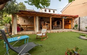 Beautiful Apartment In Karlobag