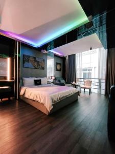 M&H Lux Hotel