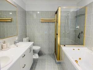 29 Satinwood Drive - Rainbow Shores. Pets. Pool. Wifi