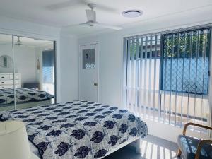 29 Satinwood Drive - Rainbow Shores. Pets. Pool. Wifi