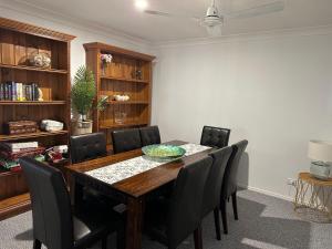 29 Satinwood Drive - Rainbow Shores. Pets. Pool. Wifi