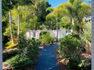 29 Satinwood Drive - Rainbow Shores. Pets. Pool. Wifi