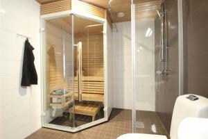 Central Apartment for 4 with Sauna in Downtown