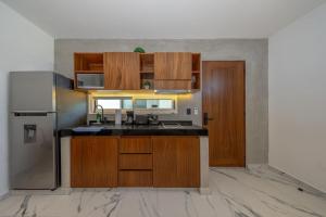 Stylish 1BD w Rooftop Pool Walk to Beach 5th