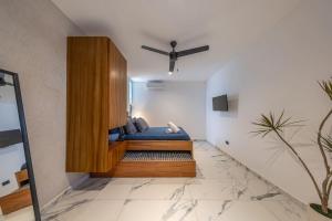 Stylish 1BD w Rooftop Pool Walk to Beach 5th