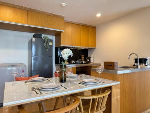 Expansive Luxury 2BR - Ultra Fast Wifi - Phrom Phong