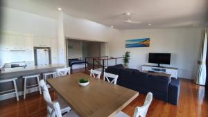 Rainbow Surf 1 - Rainbow Beach - Aircon - pool - walk to beach - Wifi