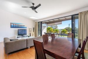 Rainbow Surf 3 - Rainbow Beach