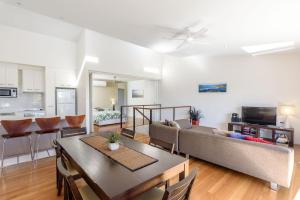 Rainbow Surf 4 - Rainbow Beach - Aircon - pool - walk to beach - Wifi