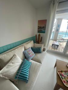 FLCbm- Premium-Beach-2 Rooms-Clim-Terace-Lift-Box