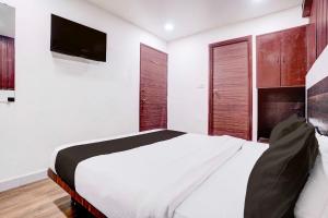 Hotel O Mumbai Versova Metro Station