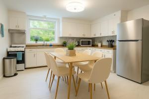 Fast transit to Manhattan with Parking on premises