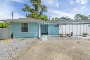 Bombastic Beach Bungalow, 10 Min WALK to the Beach