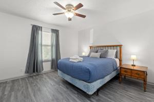 Bombastic Beach Bungalow, 10 Min WALK to the Beach