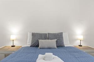 Bombastic Beach Bungalow, 10 Min WALK to the Beach