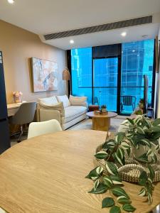 Lonsdale Street Family Apartment Cot Available