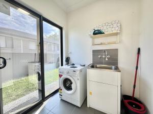 Kuraby Family Retreat Spacious 4BR Holiday Home