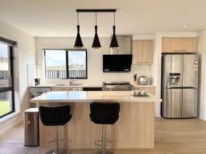 Kuraby Family Retreat Spacious 4BR Holiday Home