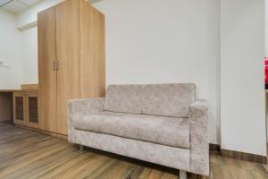 Super Townhouse Oak PTC Indore Junction