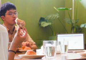 Local Knot Backpackers