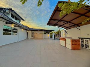 Balinese Corner Private Pool Near Sunway Pyramid Upto 24P