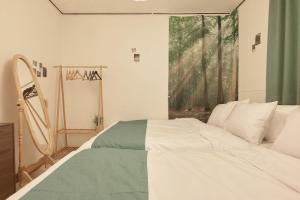 Itaewon Namsan View Stay, Midnight in Itaewon New