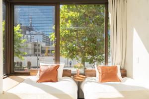 4 min walk to Otemachi station! 12 min walk to Tokyo Station! Spacious 3LDK, large glass windows with good lighting, elevator, convenient transportation, walking distance to the Imperial Palace!