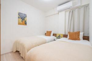 4 min walk to Otemachi station! 12 min walk to Tokyo Station! Spacious 3LDK, large glass windows with good lighting, elevator, convenient transportation, walking distance to the Imperial Palace!