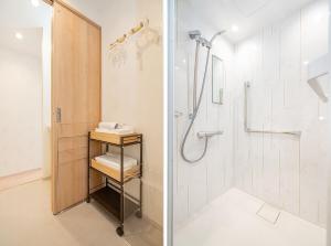 4 min walk to Otemachi station! 12 min walk to Tokyo Station! Spacious 3LDK, large glass windows with good lighting, elevator, convenient transportation, walking distance to the Imperial Palace!