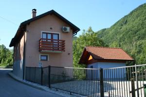 Bed & Fishing House