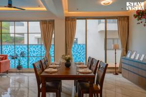 StayVista at Mount Bliss with Mountain Views, AC, WiFi