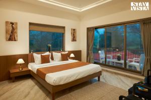 StayVista at Mount Bliss with Mountain Views, AC, WiFi