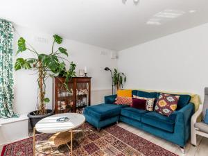 Pass the Keys Charming Tranquil 2 BR Kingston Escape London