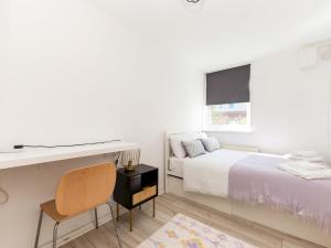 Pass the Keys Charming Tranquil 2 BR Kingston Escape London