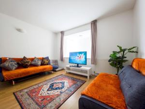 Bright Spacious Flat near Shadwell Station I PTK