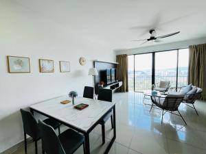 Setia Alam Nordic Trefoil 2 Bedrooms Home-Walk to Setia City Mall & & Setia City Convention Centre